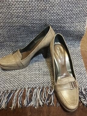 Sergio Rossi Taupe-Brown  Textured Leather Pumps